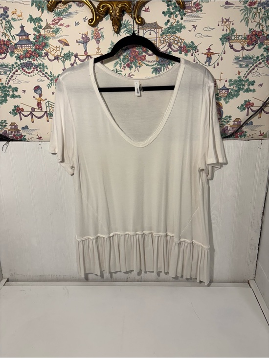 glam Tops - glam White V-Neck Ruffle Hem Short Sleeve Tunic